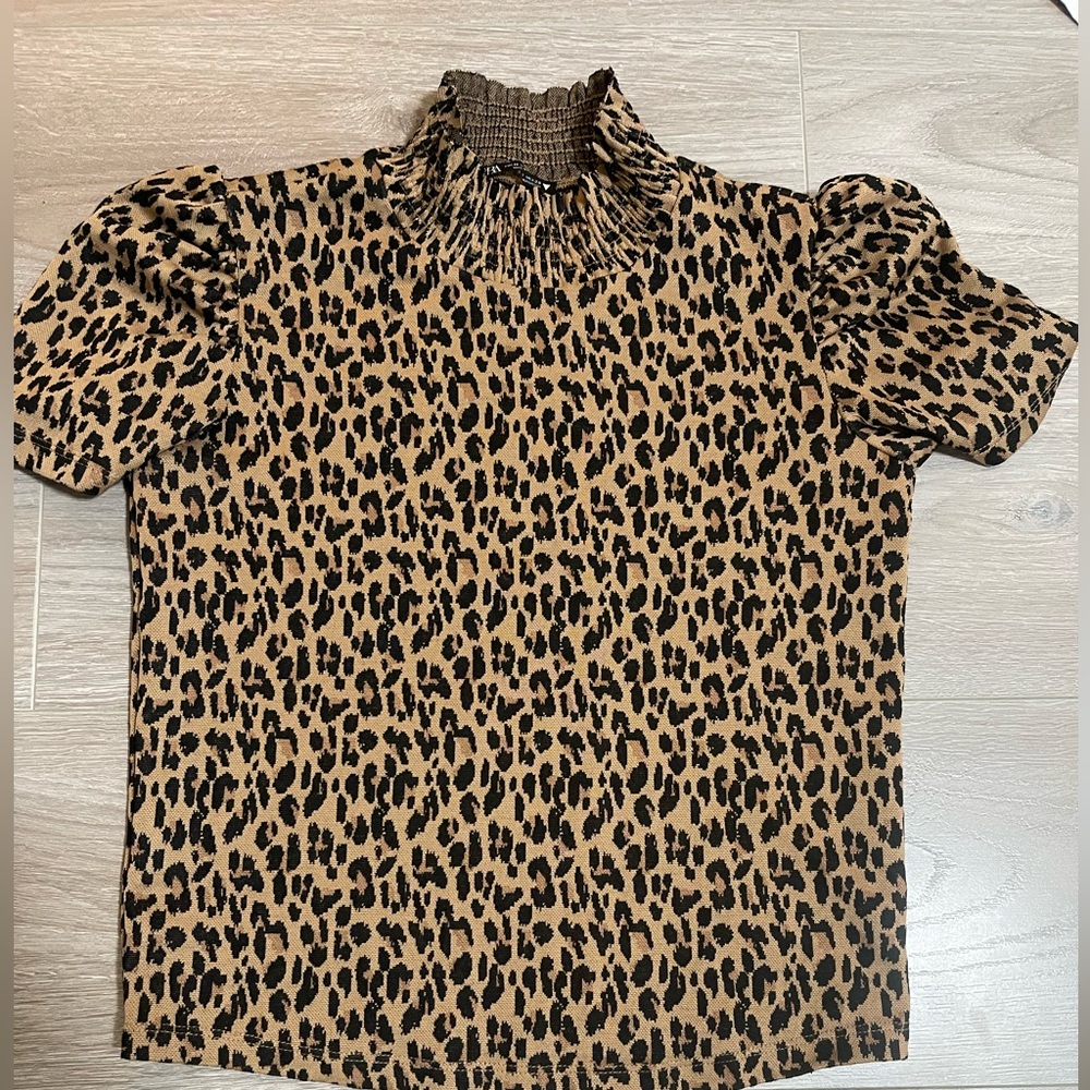 Zara cheetah print turtleneck top, short sleeve. Size M